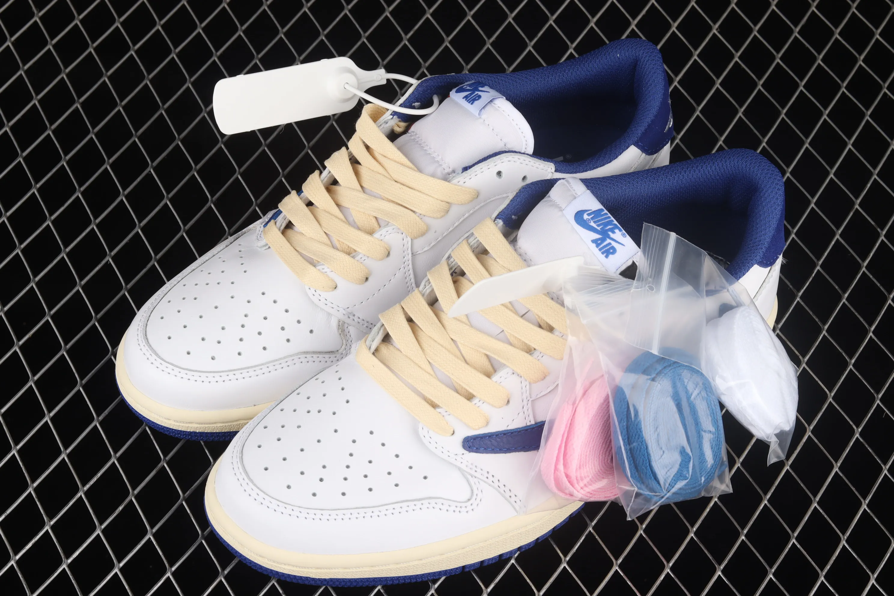 All categories Air Jordan Jordan series basketball shoes Air Jordan 1 Low Travis Scott x Air Jordan 1 Low AJ1 Joe 1 white and blue inverted low-top cultural sneakers DM9868-218